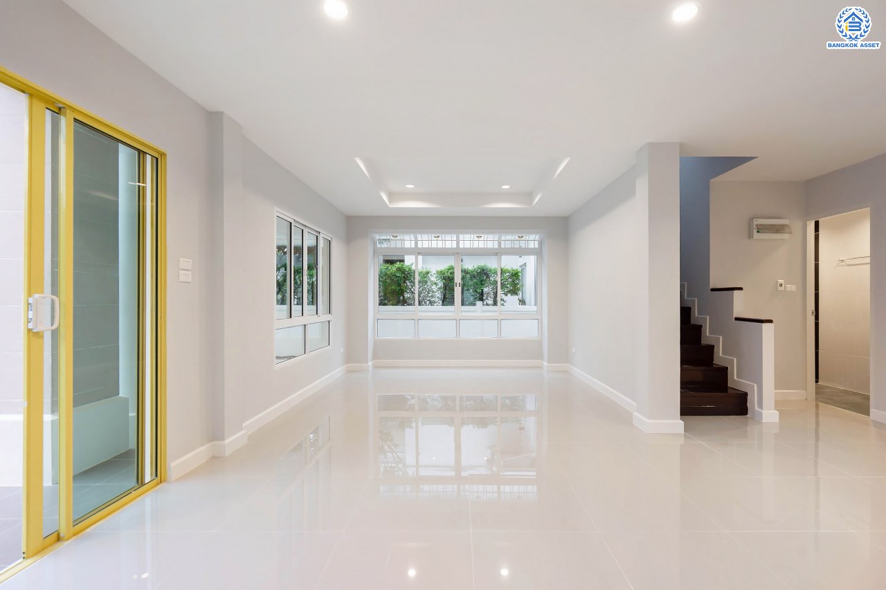 บ้านมือสองตกแต่งใหม่ โครงการ ชวนชื่นโมดัส ราชพฤกษ์-ท่าอิฐ เนื้อที่กว่า 53 ตร.ว. พร้อมฟังก์ชัน 3 ห้องนอน 3 ห้องน้ำ จอดรถได้ 2 คัน บนทำเลศักยภาพ เชื่อมต่อถนนรัตนาธิเบศร์ และถนนราชพฤกษ์ ทำเลใจกลาง 2 เซ็นทรัล ใกล้รถไฟฟ้า "สถานีบางรักน้อยท่าอิฐ"